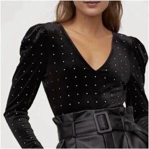 Womens H&M Velour Black Bodysuit
W/ Studs Puff Sleeves V Neck